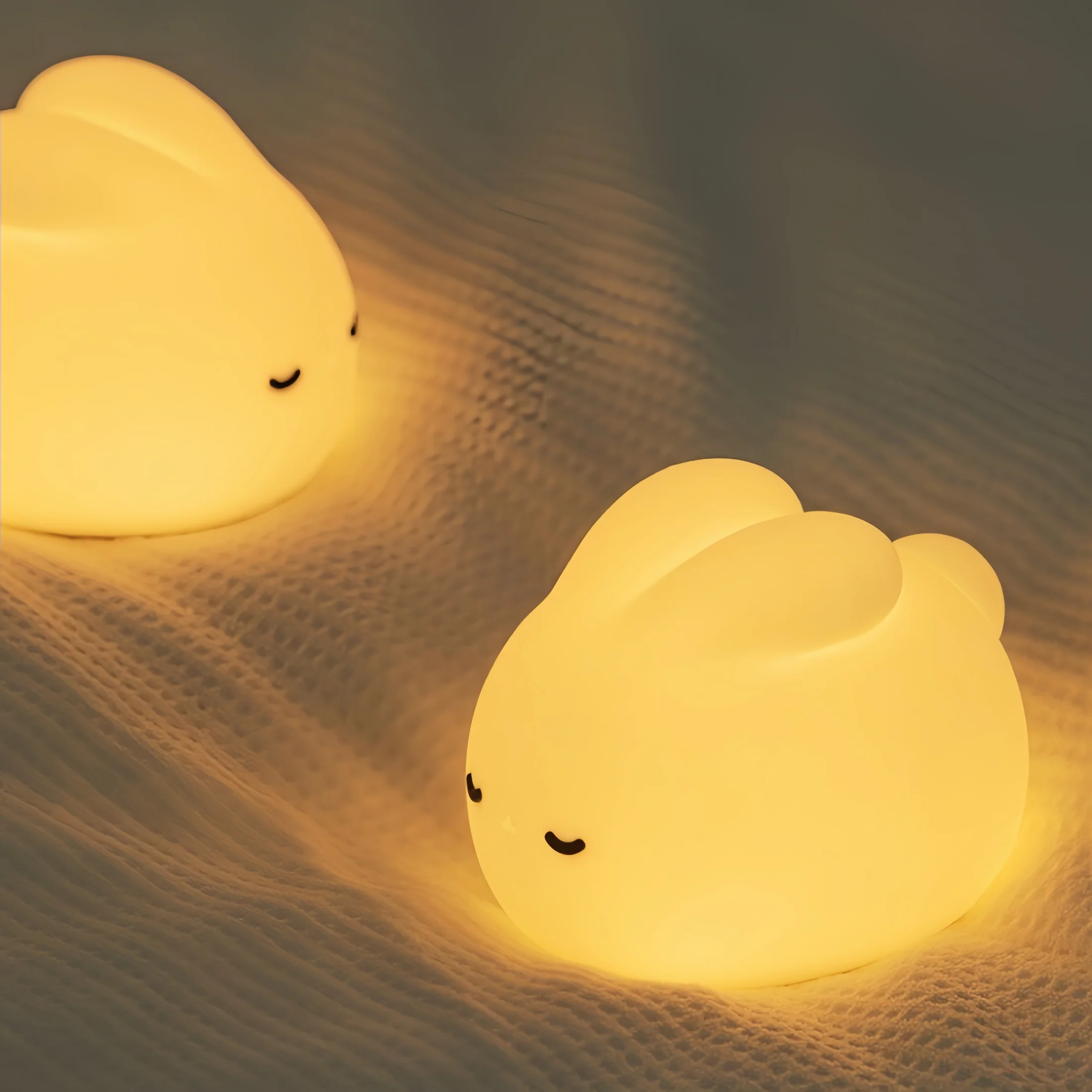 Sleepy bunny night light with dimensions and measurements in centimeters and inches